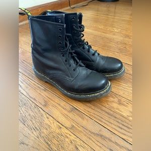 Doc Marten’s 1460 Women’s 10